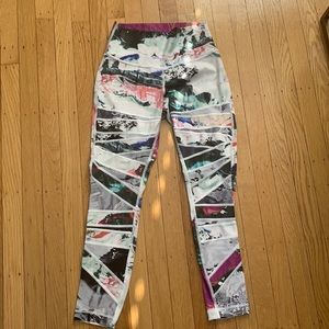 Lululemon size 6